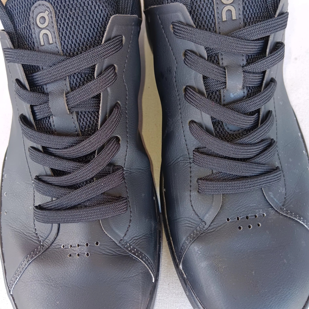 On Running Black Sneakers Casual Low-Top Design - Picture 2 of 9